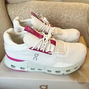 OnCloud Cloudnova running shoes in undyed white/carnation EUC Size 8